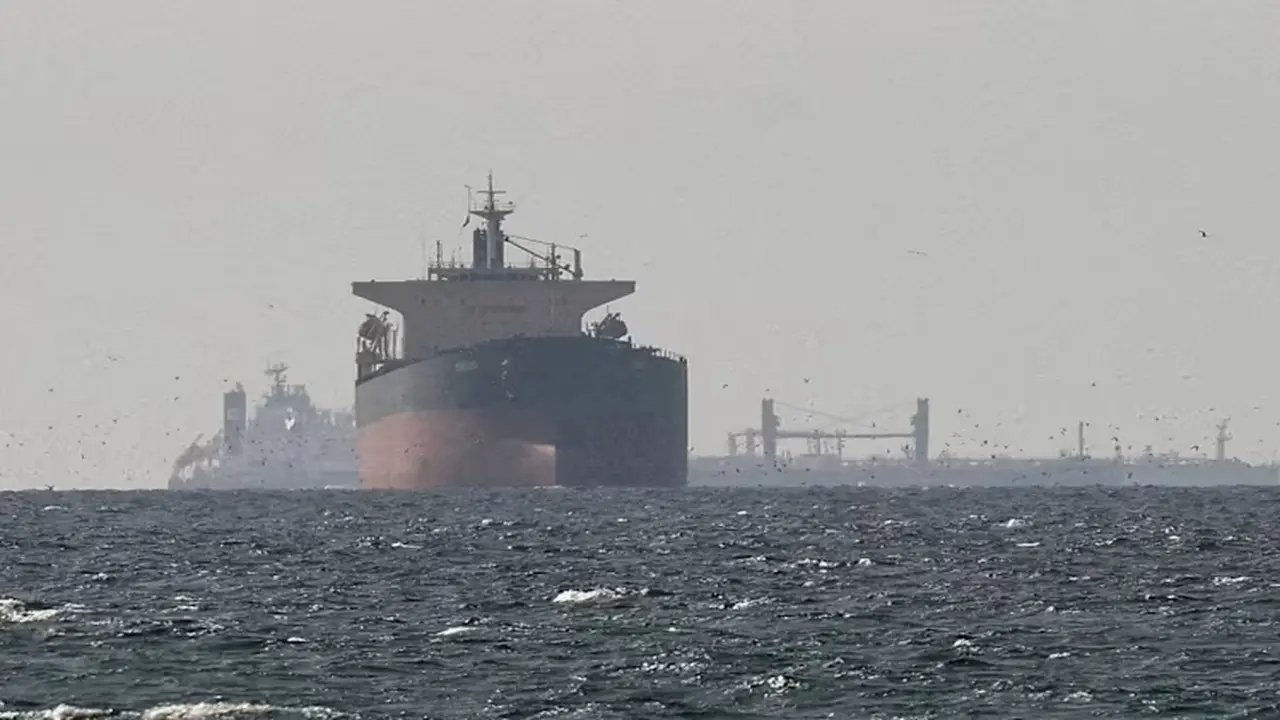 2 siêu tàu chở dầu đột ngột quay đầu ở eo Hormuz ngay khi đàm phán Mỹ - Iran đổ vỡ