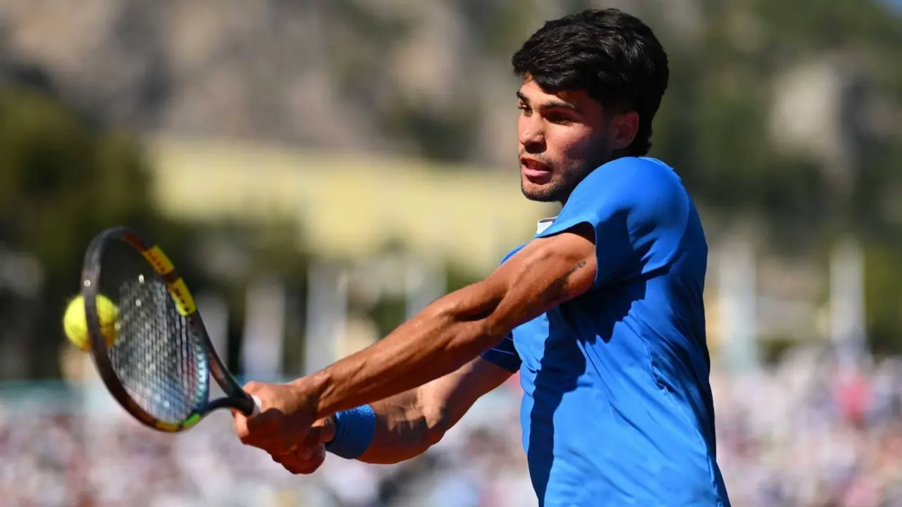 Alcaraz thắng trận thứ 300, chờ đấu Sinner