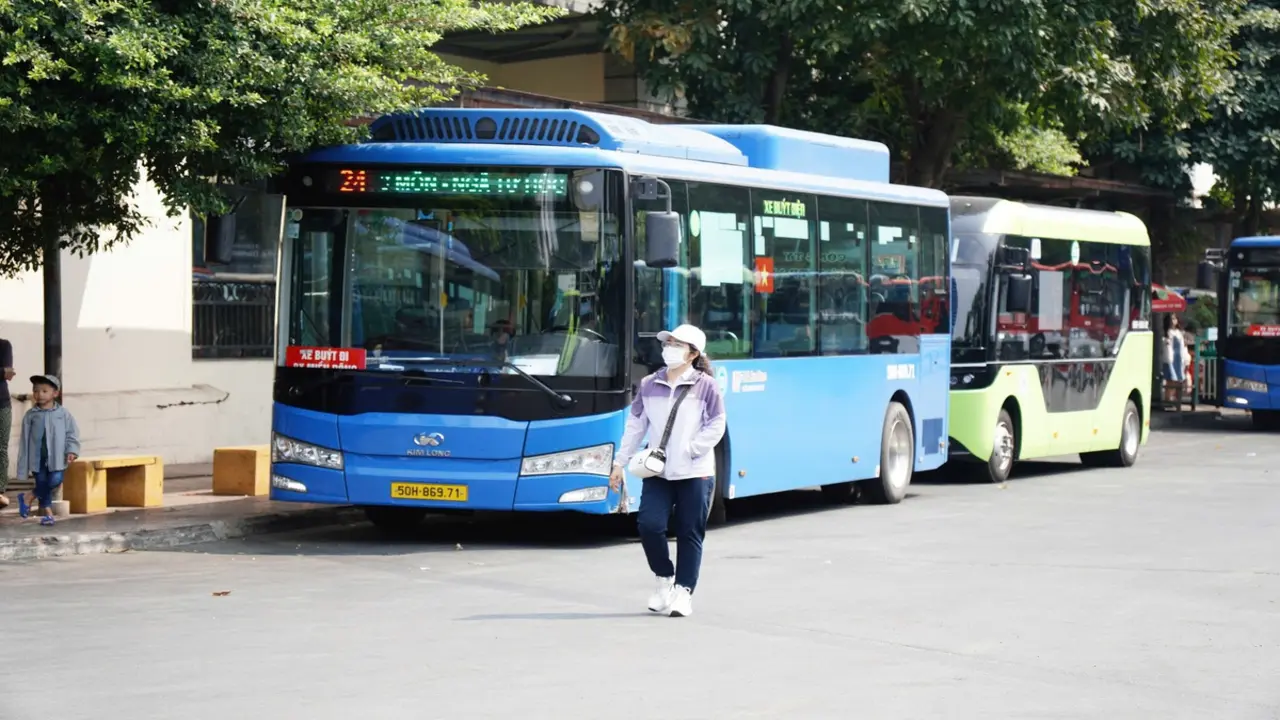 Bạn đọc hiến kế xe buýt miễn phí cần có thêm tuyến, wifi, cổng sạc pin...