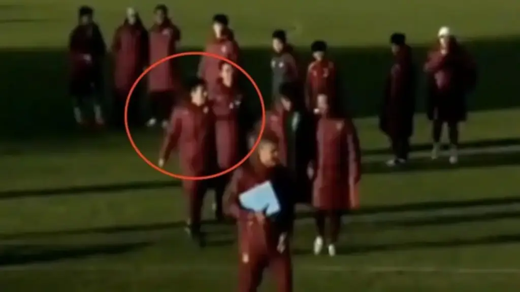 Báo Trung Quốc 'sốc' vì hành động của trợ lý U.16: Hành hung, lăng mạ học trò