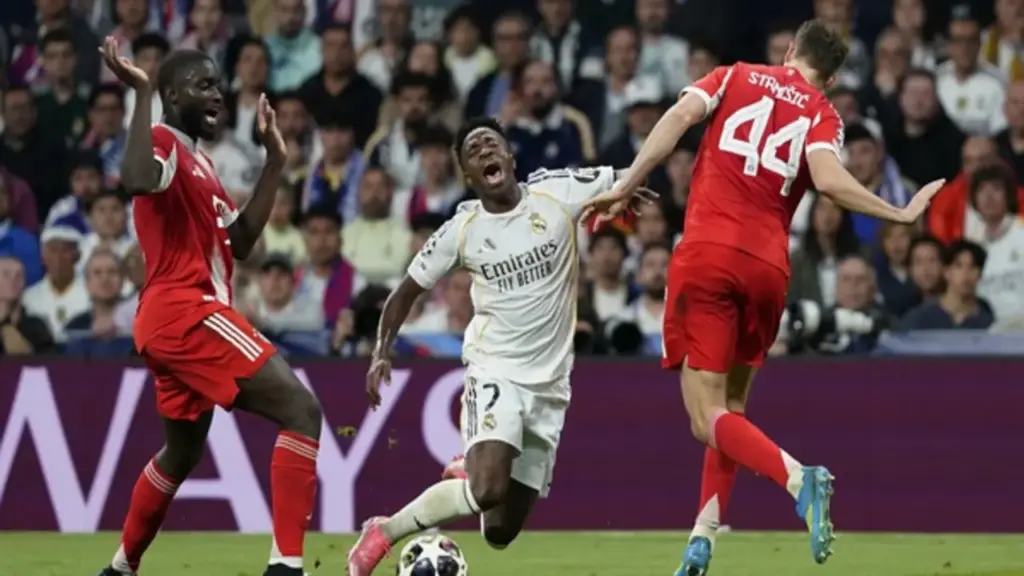 Bayern Munich hạ đẹp Real Madrid nhờ khoảnh khắc 'thảm họa' của Vinicius, Arsenal thắng phút 90+1