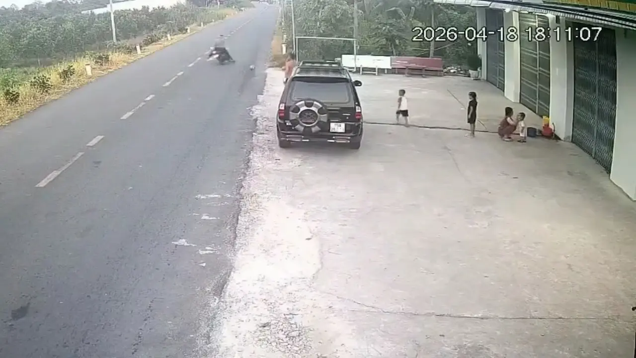 Bé trai đá bóng ra đường làm một người bị tai nạn tử vong, cơ quan chức năng nói gì?