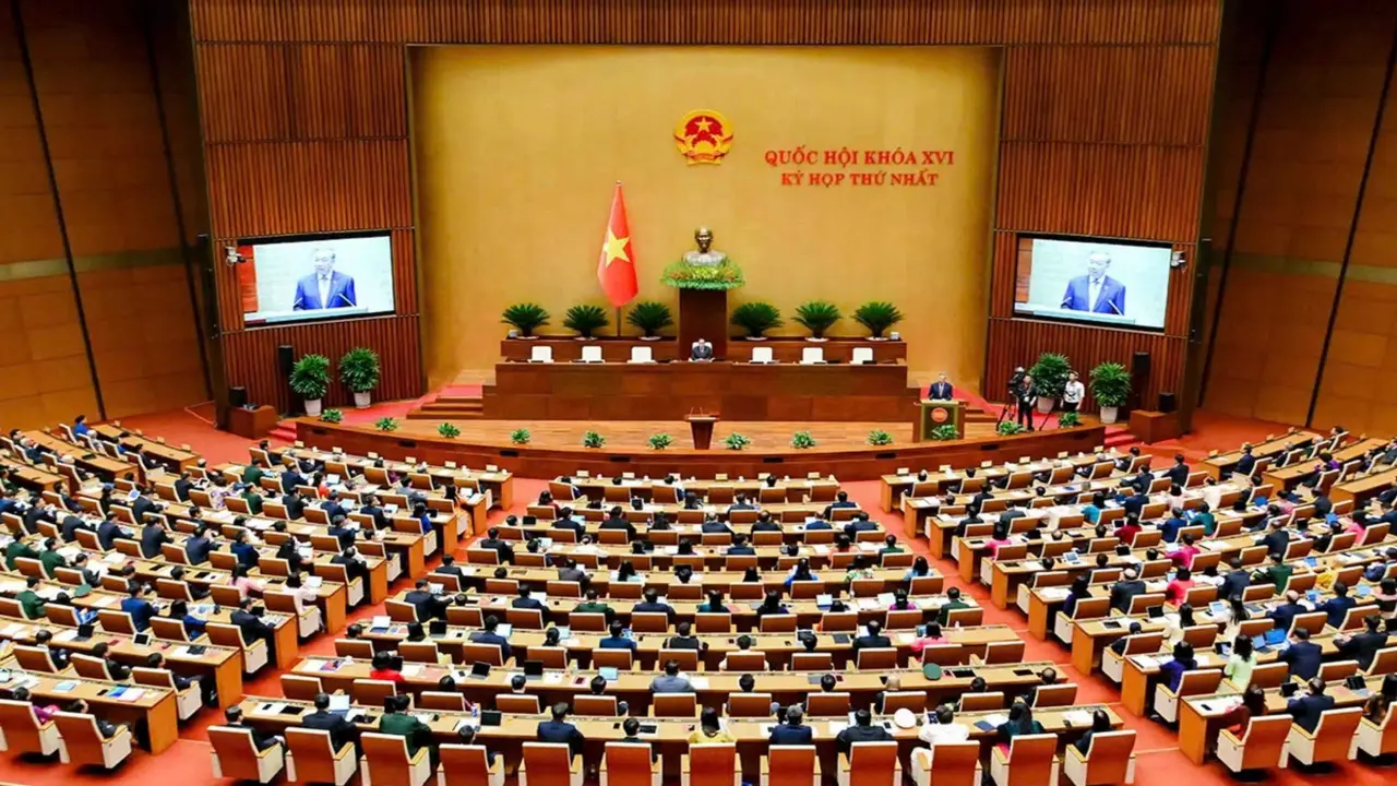 Bộ Chính trị: Nghiên cứu tổng kết, sửa đổi tổng thể Hiến pháp 2013 phù hợp với thực tiễn