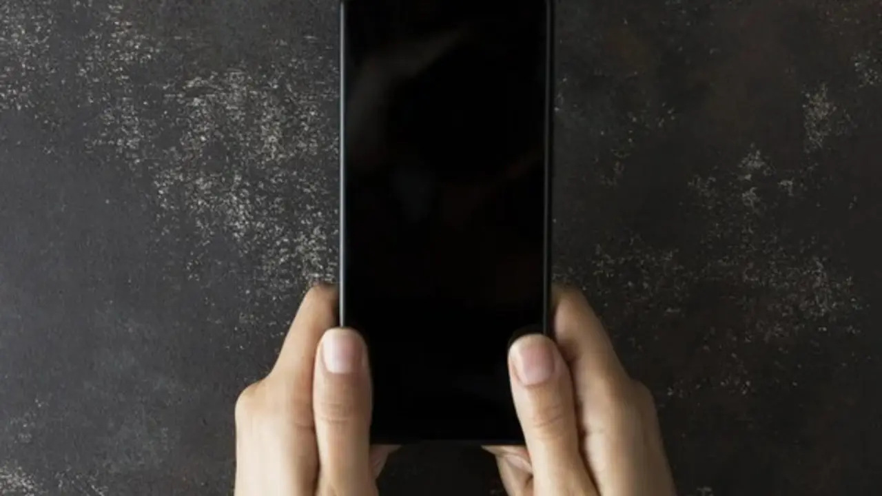 Cách 'hồi sinh' smartphone Android bật không lên nguồn