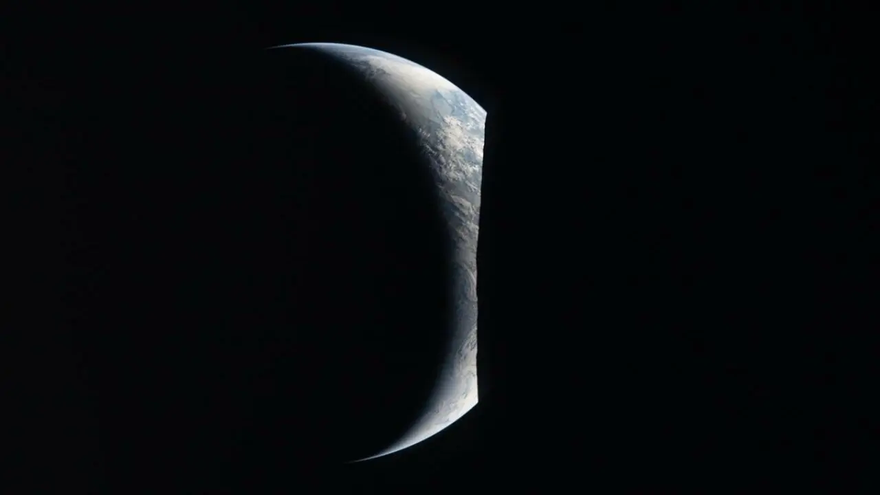 Cảnh 'Trái Đất mọc' chụp bởi phi hành đoàn Artemis II