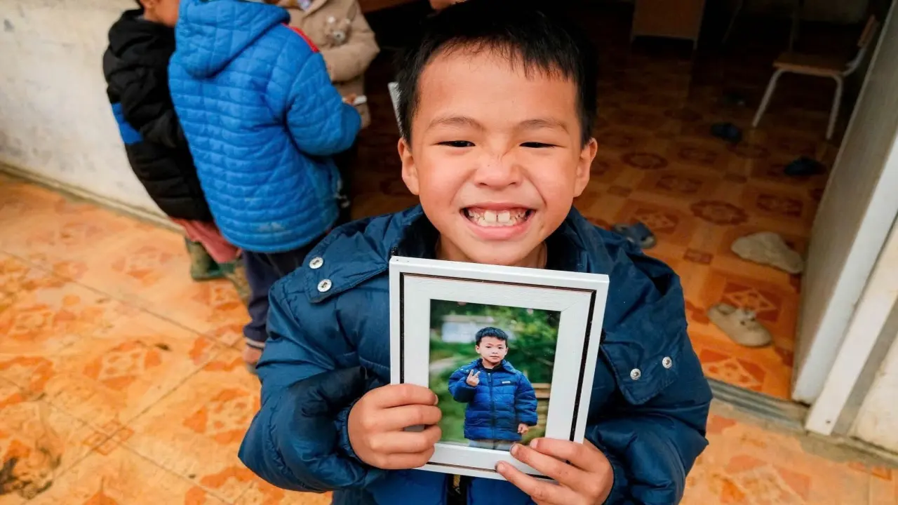 Chàng trai chụp 10.000 ảnh kỷ yếu cho trẻ vùng cao