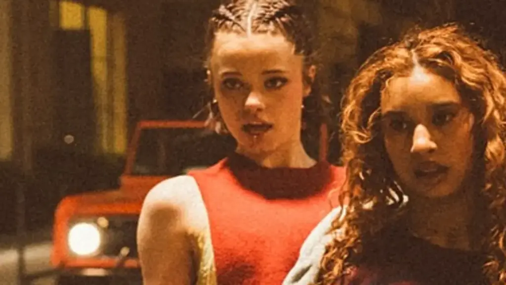 Con gái Angelina Jolie phô diễn vũ đạo trong MV Kpop