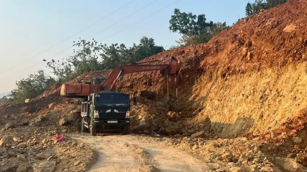 Công an Khánh Hòa vào cuộc vụ 'cạo sạch quả đồi', khai thác đất trái phép