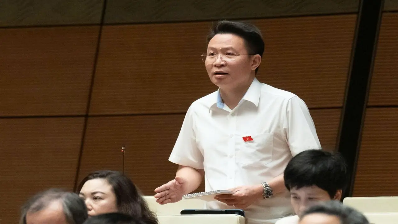 Đại biểu Quốc hội đề xuất bỏ quy định bắt buộc công chứng giao dịch bất động sản