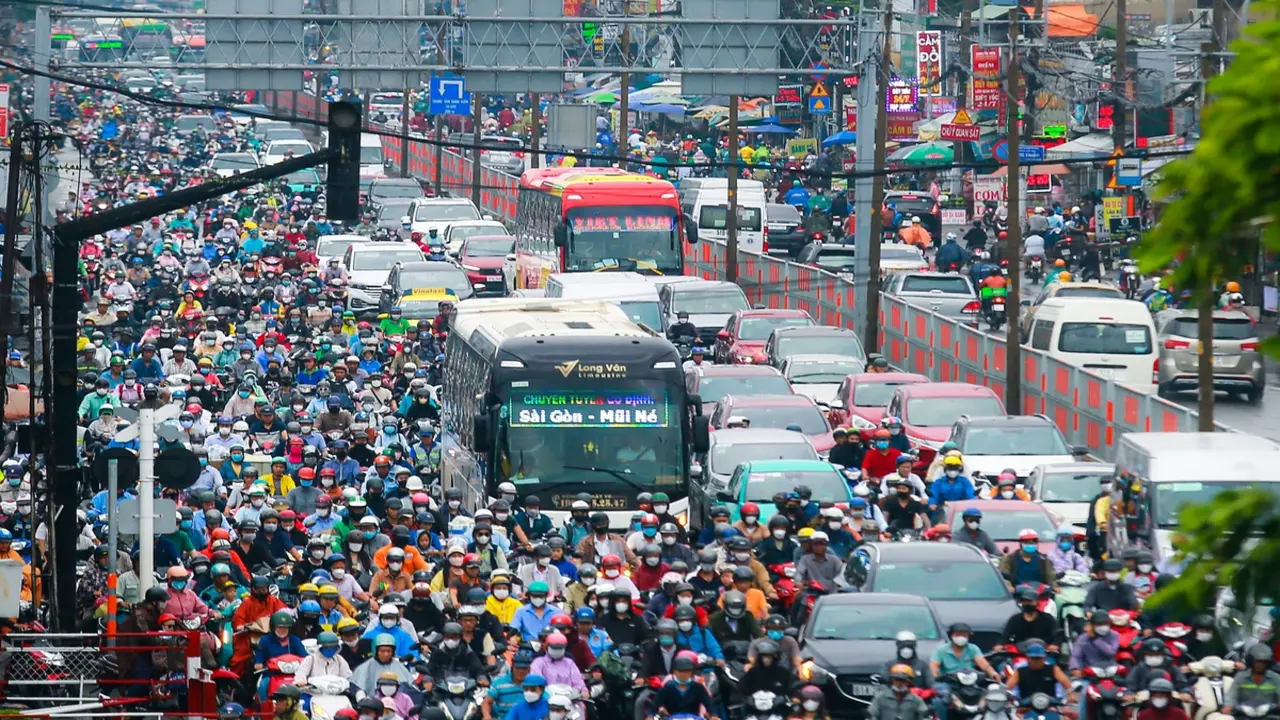 Đề xuất lùi tiến độ mở rộng quốc lộ 13 vì vướng tái định cư, chồng lấn dự án