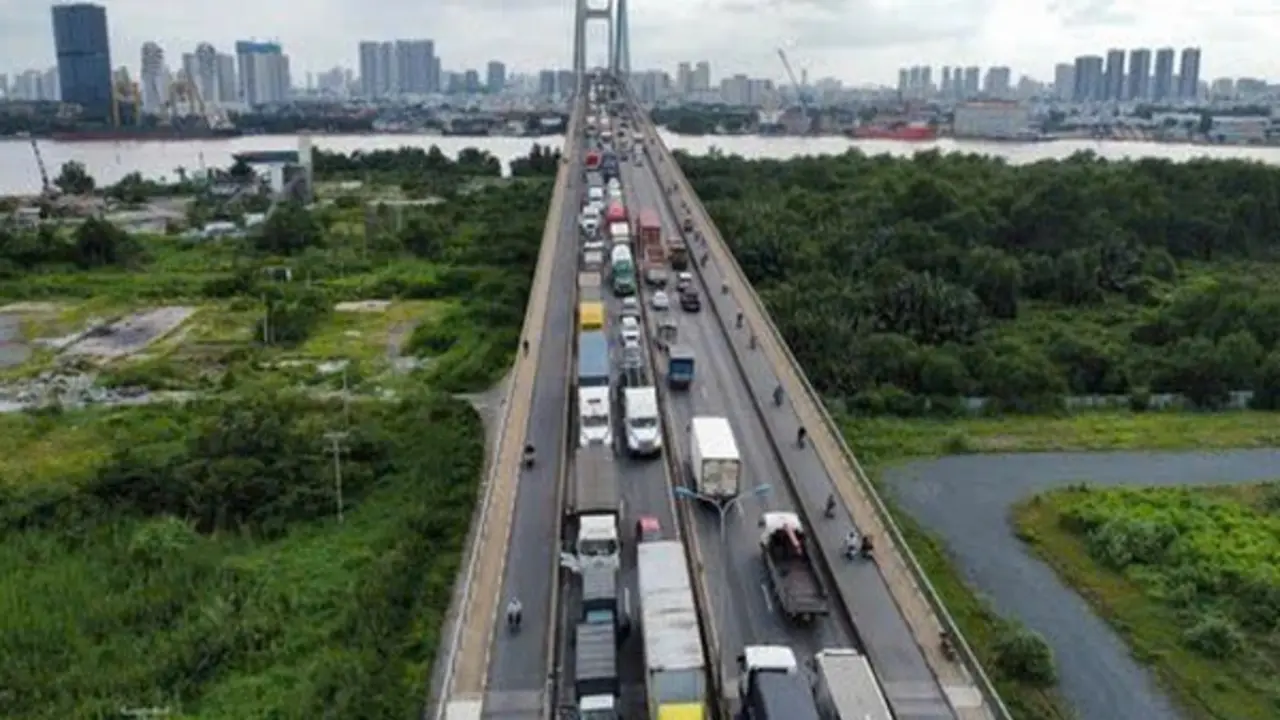 Điều tra vụ thi thể bé trai sơ sinh dưới chân cầu Phú Mỹ, TP.HCM