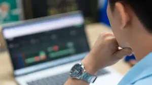 Đọc nhanh 10-4: Giá dầu tiếp tục tăng; chứng khoán chưa phải ở vùng định giá quá hấp dẫn?