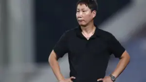 Đội tuyển Việt Nam khiến thầy Kim băn khoăn: 'Tổ 2' yếu quá, khó xoay tua