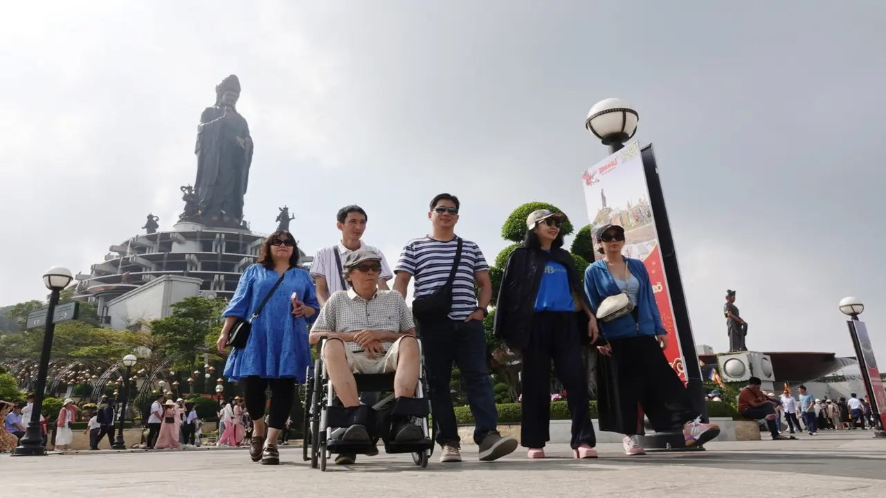 Đưa cha mẹ đi đó đi đây khi còn có thể