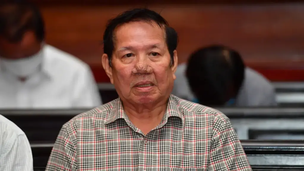 Đưa và nhận hàng trăm nghìn USD khi sang tay đất vàng là 'giúp qua giúp lại'