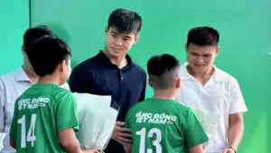 Duy Mạnh, Tuấn Hải truyền cảm hứng cho các cầu thủ nhí