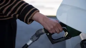 EIA cảnh báo giá dầu vẫn cao dù eo biển Hormuz mở lại