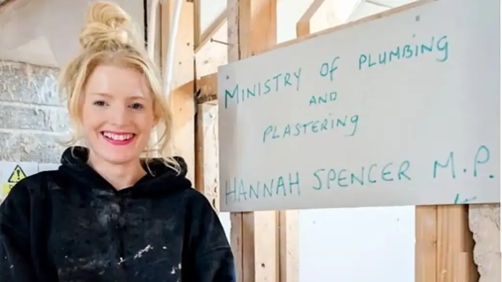 Gen Z Anh chọn học nghề vì sợ AI 'cướp' việc