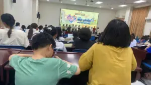 Gia đình có trẻ tự kỷ phải ‘giao tiếp’ với xã hội bằng nhiều ánh mắt