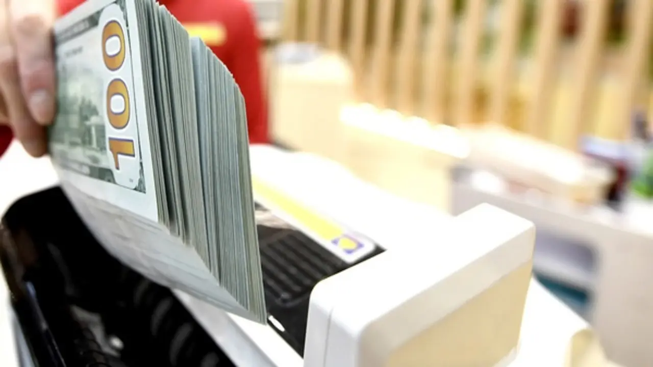 Giá USD hôm nay 10.4.2026: Ngân hàng tăng giá mua vào nhanh hơn bán ra