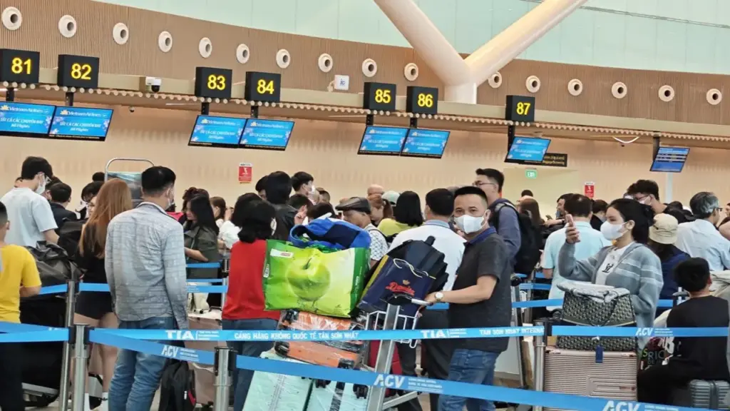 Giá vé máy bay lễ 30-4 cao như Tết