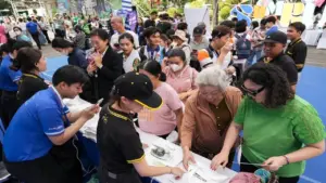 Giá vé máy bay tăng du khách chuyển sang 'kế hoạch B'