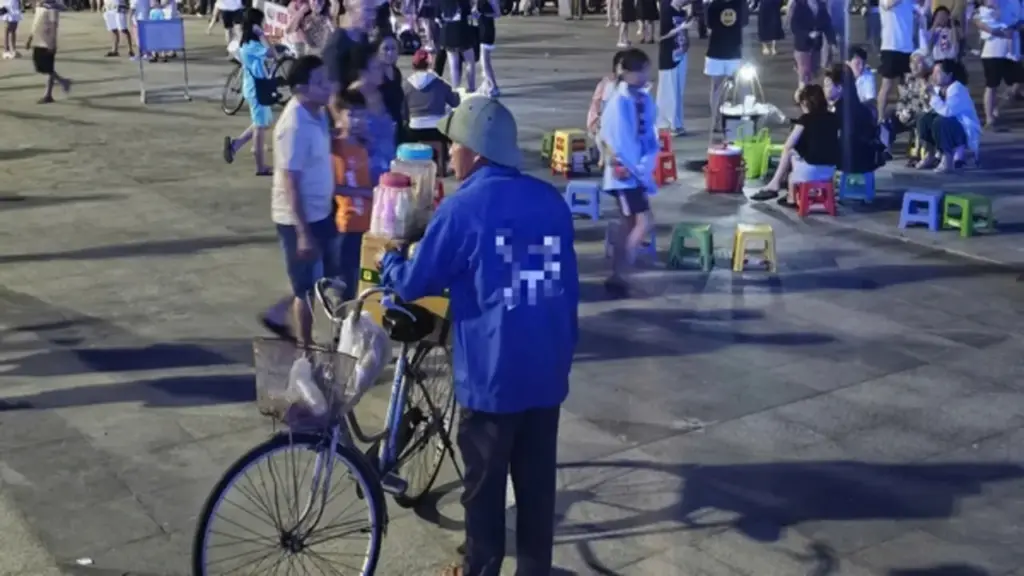 Hàng rong tái diễn, loa kẹo kéo 'tấn công' công viên Bãi Sau Vũng Tàu