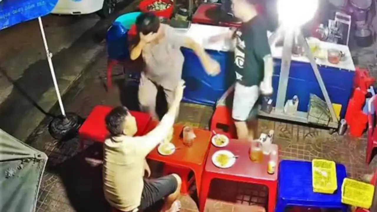 Hành hung cụ bà bán bánh bèo ở Quy Nhơn gây phẫn nộ