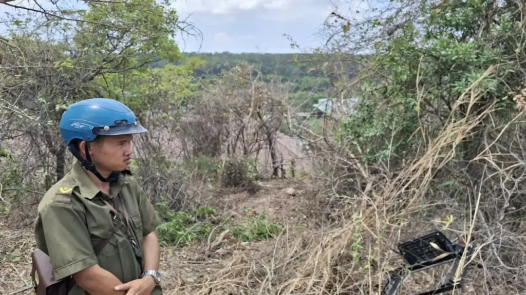 Hiện trường vụ xe tải lao trên núi Tà Zôn xuống vực, 3 người chết