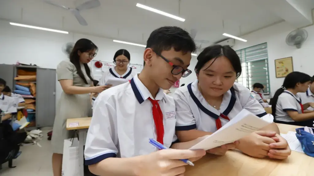 Học sinh TP.HCM đăng ký nguyện vọng lớp 10 từ 22-4