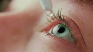 Hơn 3,1 triệu lọ thuốc nhỏ mắt bị Mỹ thu hồi do lo ngại nhiễm khuẩn