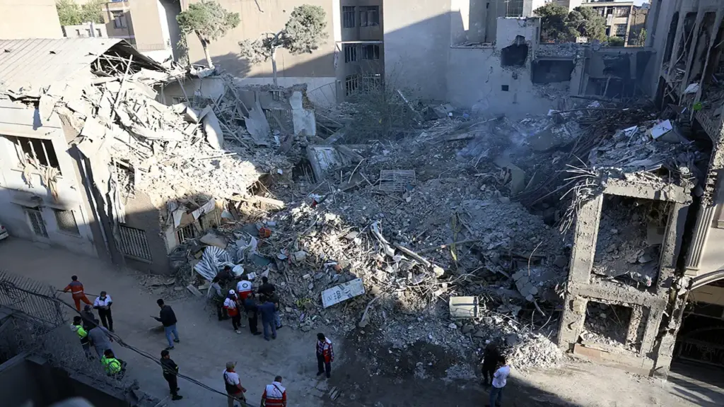 Israel thừa nhận đánh trúng giáo đường Do Thái ở Tehran