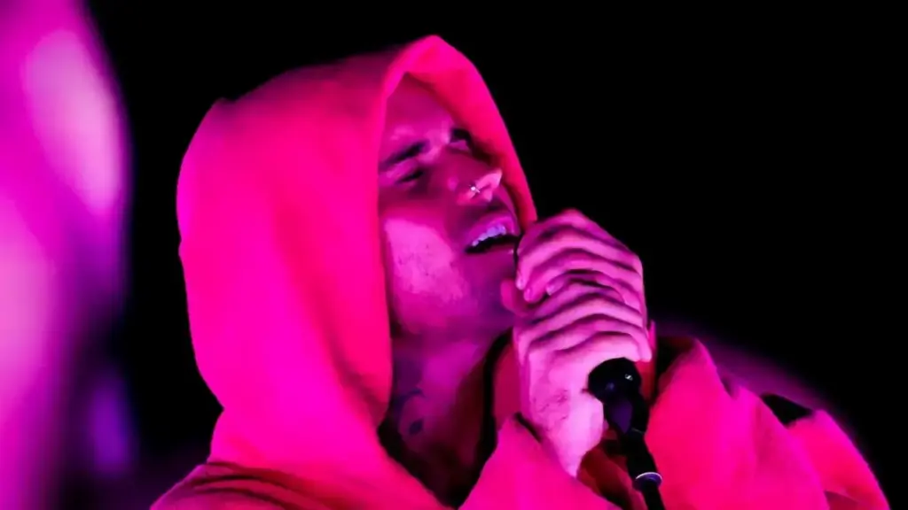 Justin Bieber mặc trang phục của NTK gốc Việt