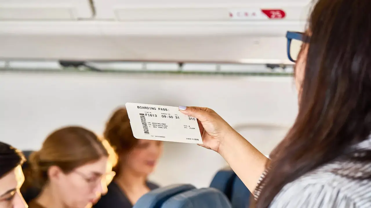 Khách phải làm gì khi bị đổi chỗ ngồi trên máy bay?