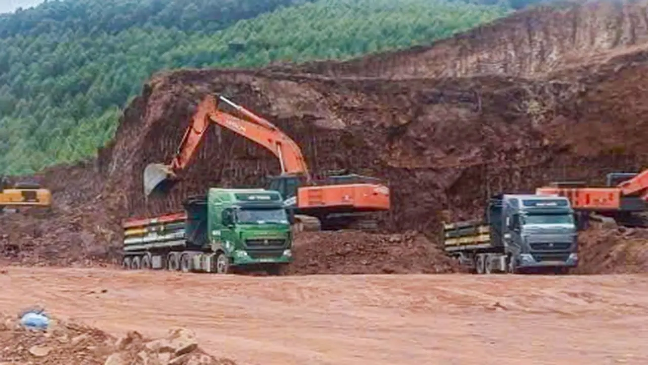 Khởi tố vụ khai thác khoáng sản trái phép khoảng 30.000m³ đất