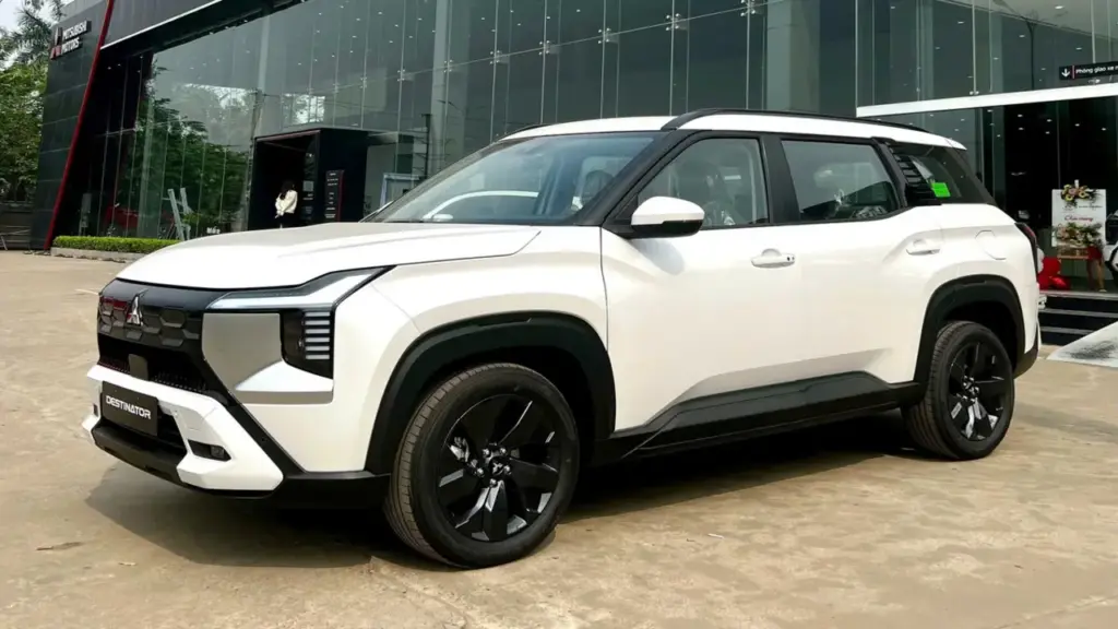 Mitsubishi có 3 mẫu vào top 10 xe xăng bán chạy nhất tháng, Destinator lần đầu vượt mặt Mazda CX-5