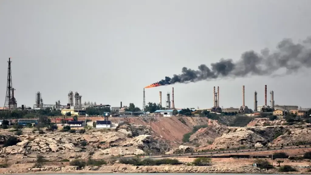 Mỹ không kích đảo Kharg của Iran