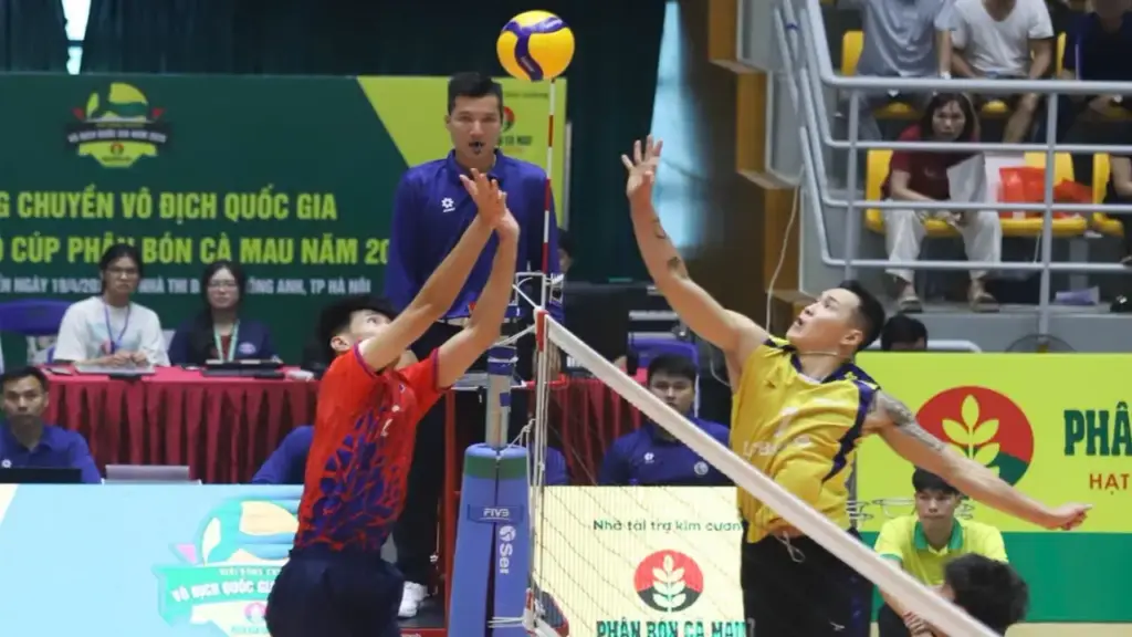 Ngoại binh Mông Cổ cao 1,92m giúp LPBank Ninh Bình thắng kịch tính