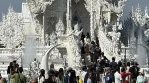 Ngôi đền được ví như 'Địa ngục trần gian' ở Thái Lan thu hút du khách