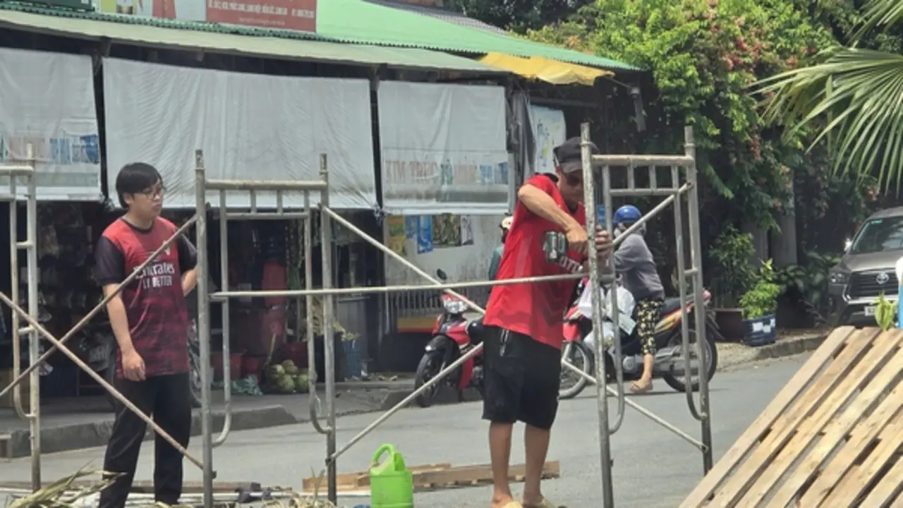 Người dân rào đường vào khu dân cư Phúc Long ở Tây Ninh