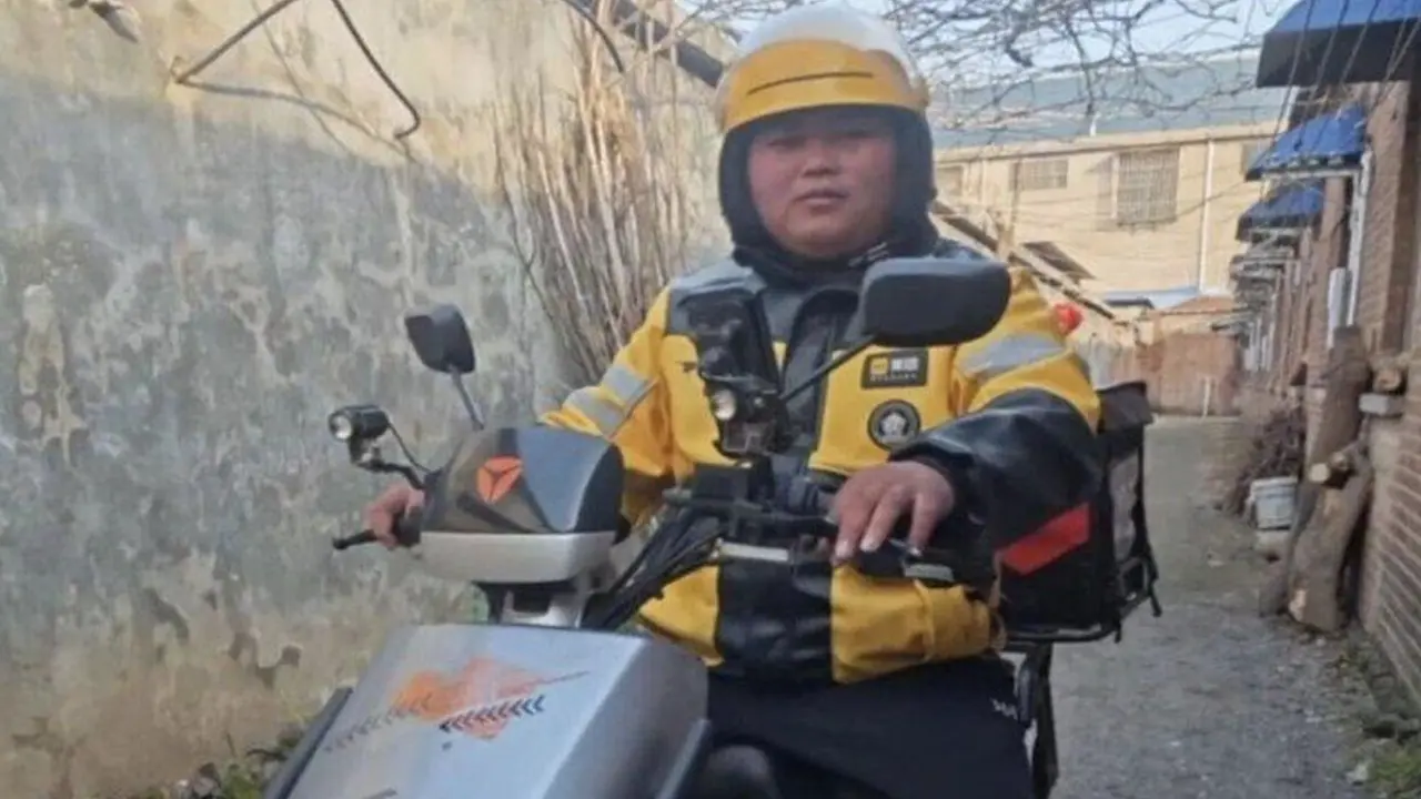 Người giao hàng duy nhất của thị trấn 51.000 dân