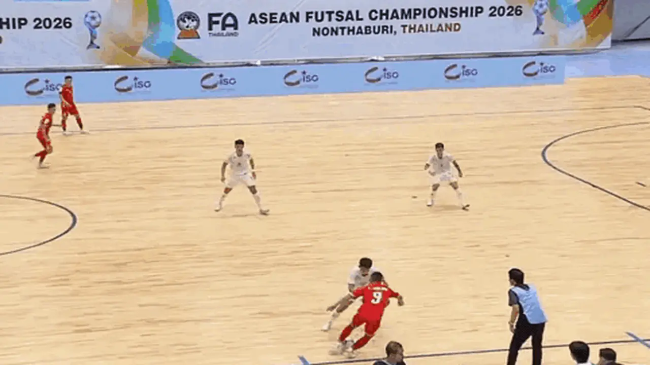 Nhan Gia Hưng dứt điểm lạnh lùng, mở tỉ số cho tuyển futsal Việt Nam