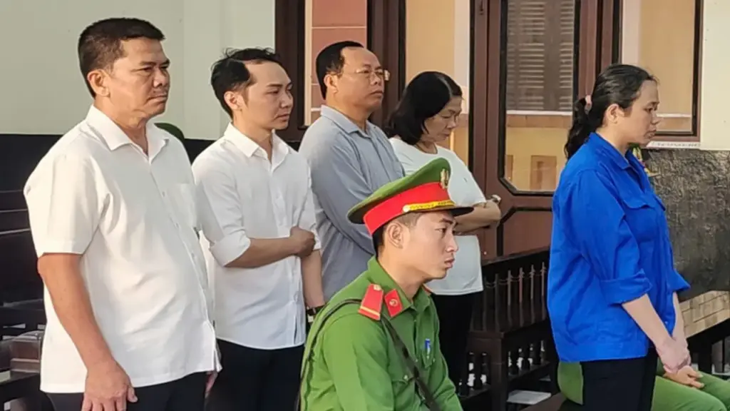 Nữ kế toán của Ban Thi đua - Khen thưởng chiếm đoạt hơn 2,1 tỉ đồng, lãnh 16 năm tù