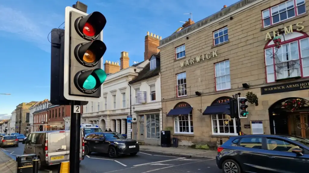 Nước nào có đèn giao thông đầu tiên trên thế giới?