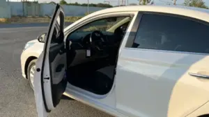 Ô tô đỗ dưới trời nắng gắt ảnh hưởng thế nào đến nội thất xe?