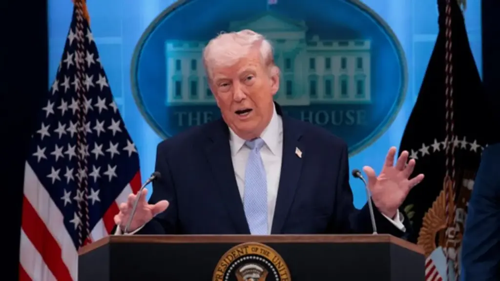 Ông Trump hoãn tấn công Iran thêm 2 tuần ngay trước giờ chót