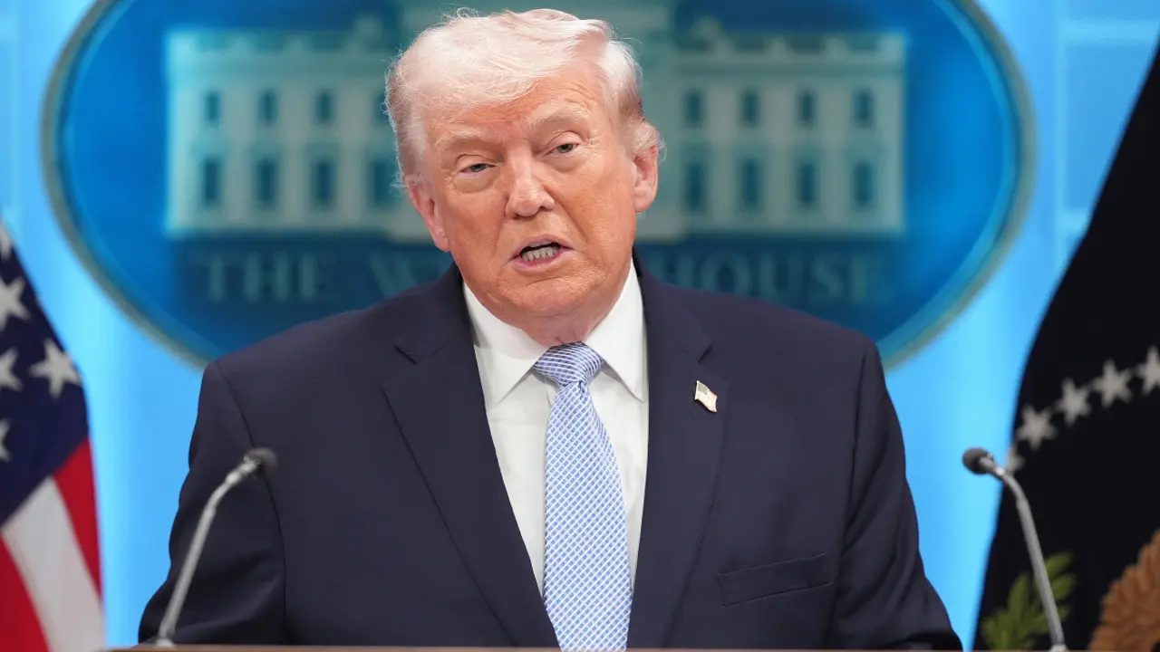 Ông Trump: Mỹ có thể phá hủy toàn bộ cầu, nhà máy điện Iran trong 4 giờ