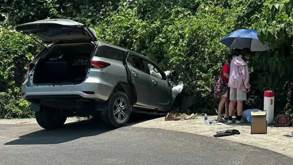 Ôtô lao xuống mương ở Hòn Bà, 6 người gặp nạn