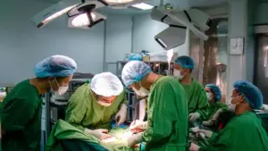 Phát hiện mắc hai ung thư từ triệu chứng đau bụng kéo dài