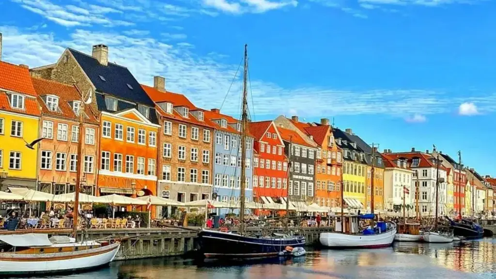 Quốc kỳ nước nào lâu đời nhất thế giới?